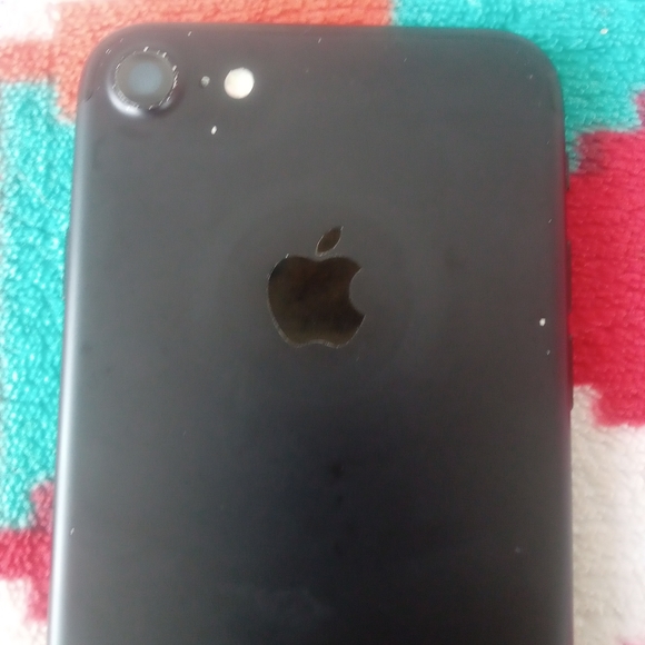 iPhone 7 model A1660 for parts only - Picture 6 of 8